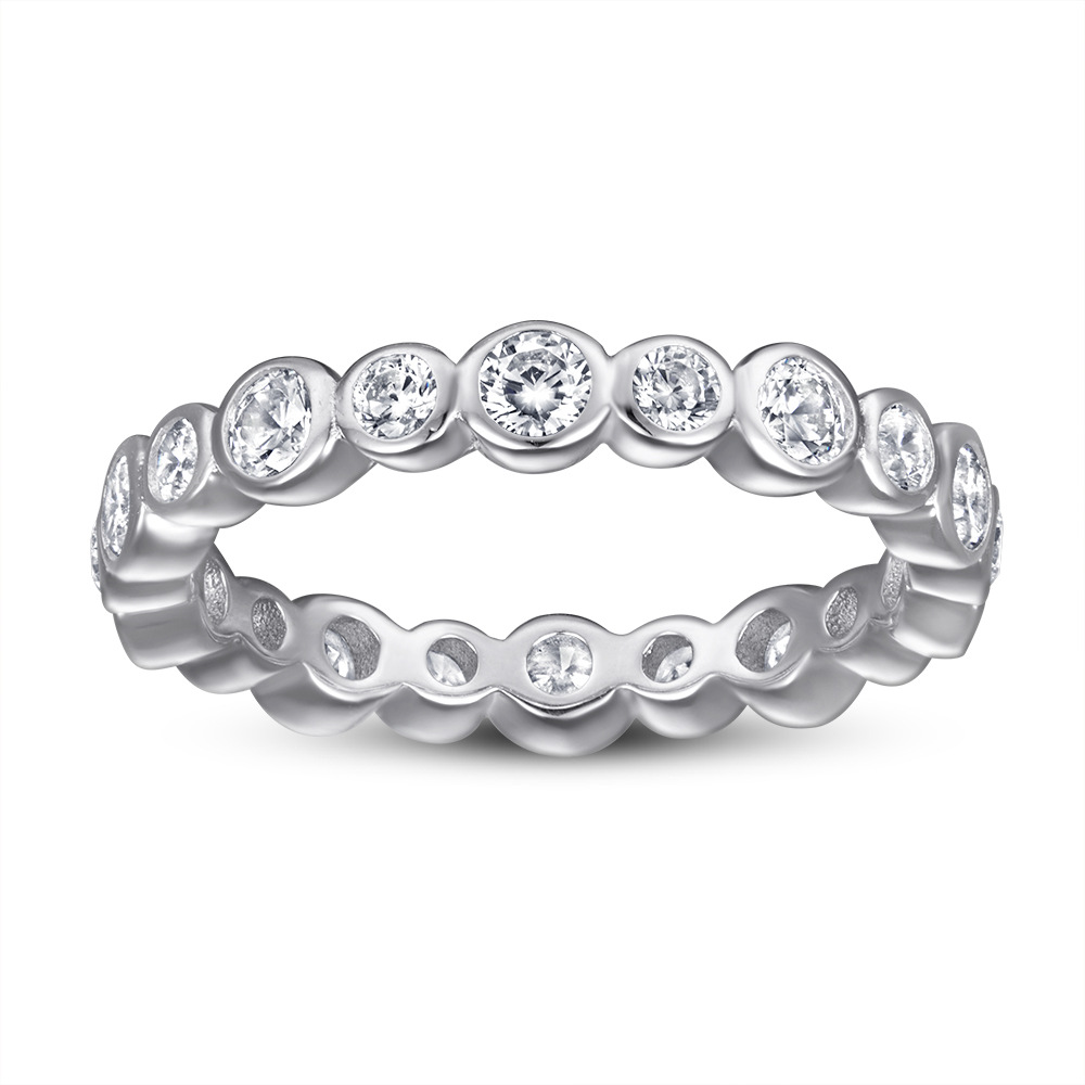 Simple zircon ring - minimalist design, elegant fingertips