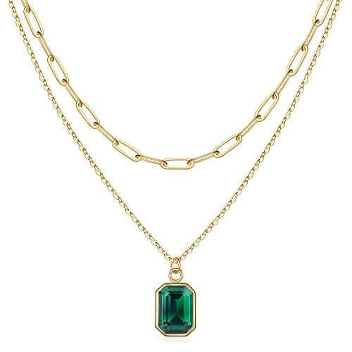 Noble emerald pendant gold-plated necklace, showing noble taste