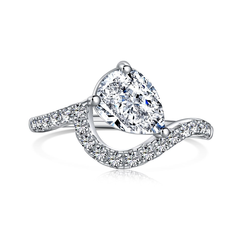 Brilliant zircon ring - the beauty of dazzling fingertips