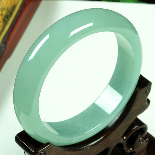 How much do you know the effect of jade bracelets?(图1)