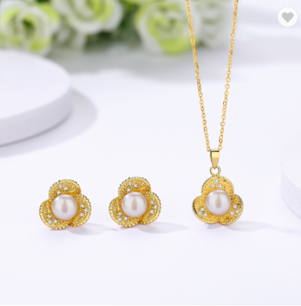 Why do women like to wear jewelry?(图1)