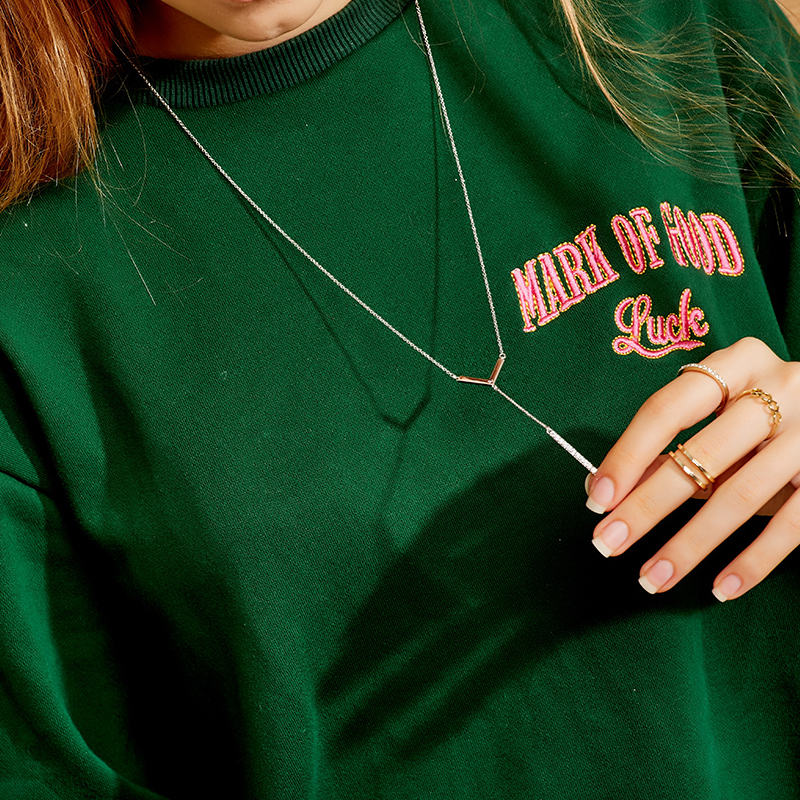 Wholesale high quality women sweater chain brass cubic zirconia L shaped pendant long drop necklace(图6)