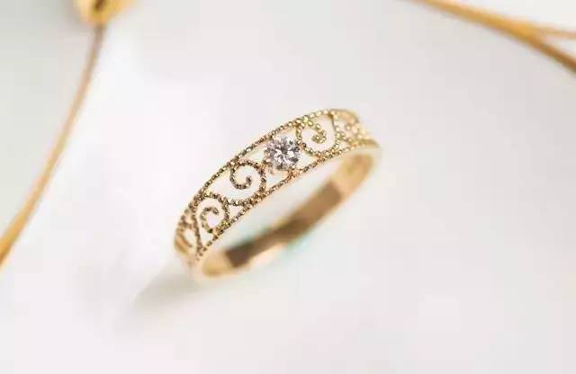Which materials can be used by the ring factory to produce the same ring(图1)