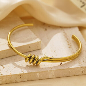 Silver jewelry bracelet elegant durable C knot design