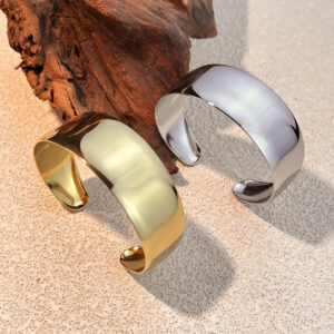 Silver jewelry bracelet elegant shiny for every occasion