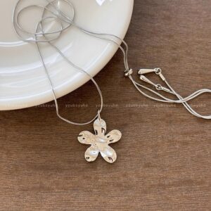 Summer New Korean Style Minimalist Adjustable Sliding Flower Collarbone Necklace Silver Jewelry For Women Trendy Y2K Aesthetic Ins Fashion Layering Chain