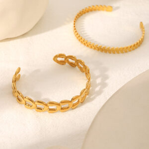 Women's silver jewelry with leaf design durable for everyday