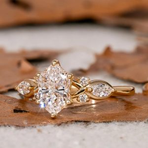 Trendy Arrow-Shaped Engagement Rings with Elegant Zircon Stones