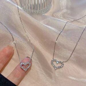 Silver jewelry with heart charm for daily elegance.