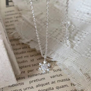 Sterling Silver Jewelry Snowflake Pendant Necklace Minimalist Dainty Collarbone Chain for Women Everyday Wear Holiday Gift for Girlfriend